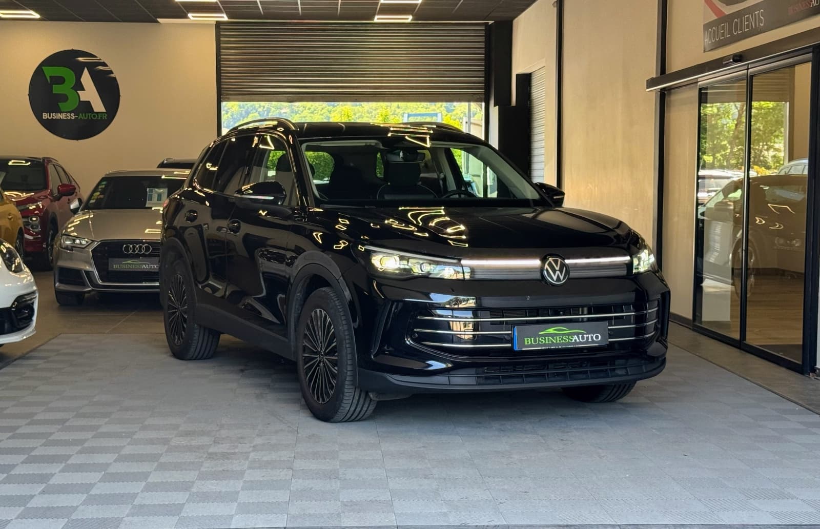 VOLKSWAGEN TIGUAN 2.0 TDI 150cv DSG7 Elegance / Toit Ouvrant / Camera 360 / Sièges Chauffants / CarPlay — photo 2