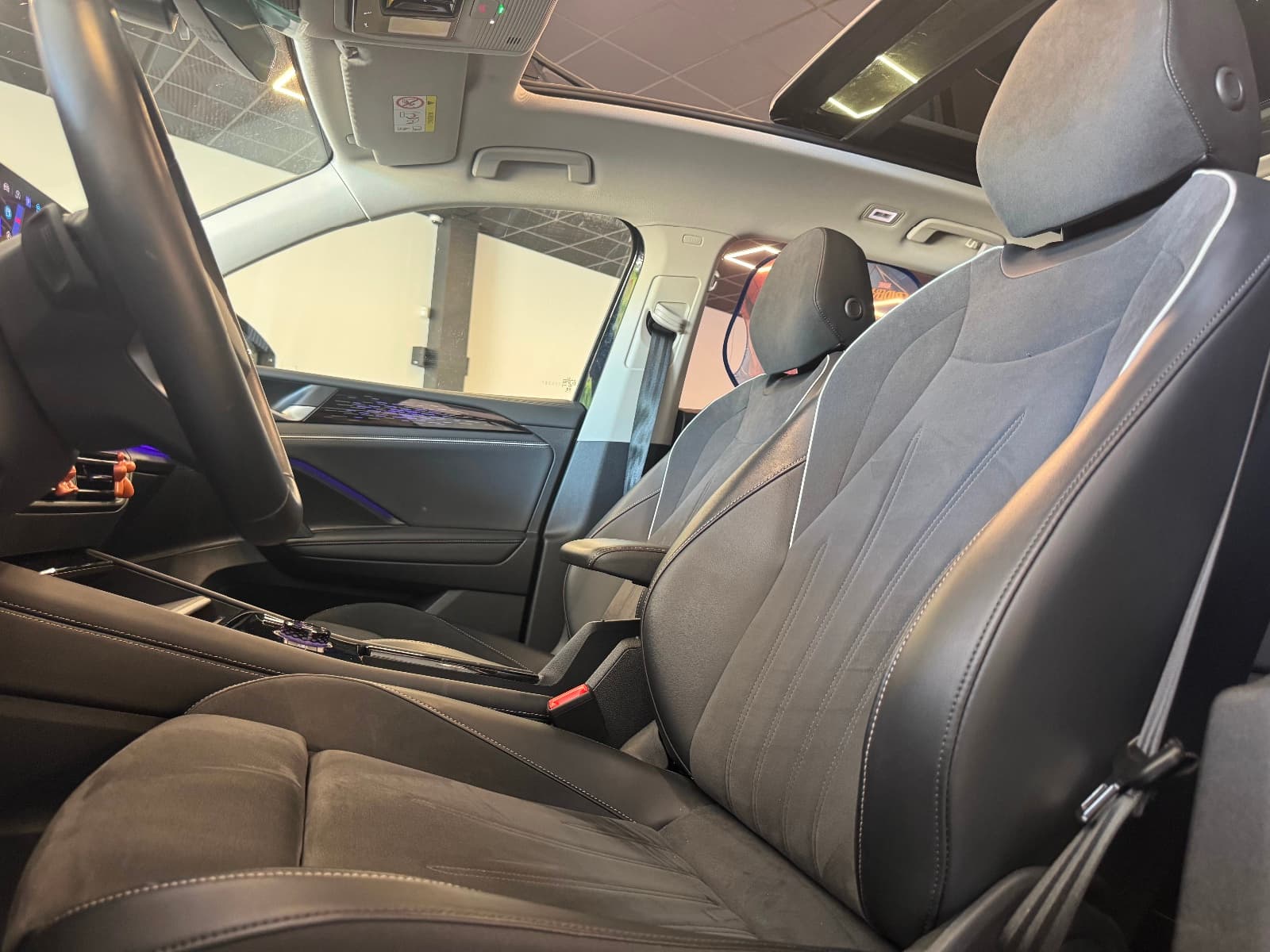 VOLKSWAGEN TIGUAN 2.0 TDI 150cv DSG7 Elegance / Toit Ouvrant / Camera 360 / Sièges Chauffants / CarPlay — photo 4