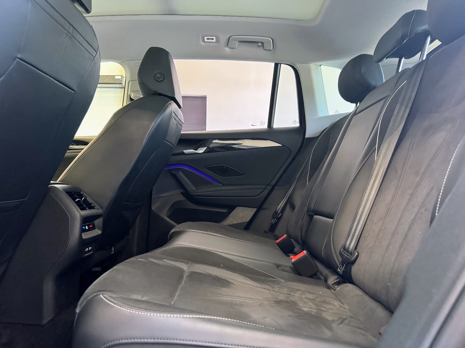 VOLKSWAGEN TIGUAN 2.0 TDI 150cv DSG7 Elegance / Toit Ouvrant / Camera 360 / Sièges Chauffants / CarPlay — photo 5