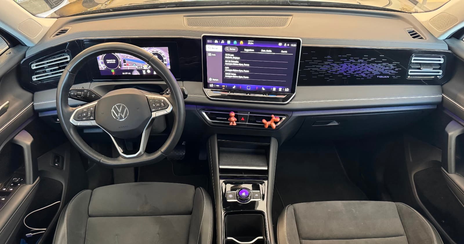 VOLKSWAGEN TIGUAN 2.0 TDI 150cv DSG7 Elegance / Toit Ouvrant / Camera 360 / Sièges Chauffants / CarPlay — photo 3