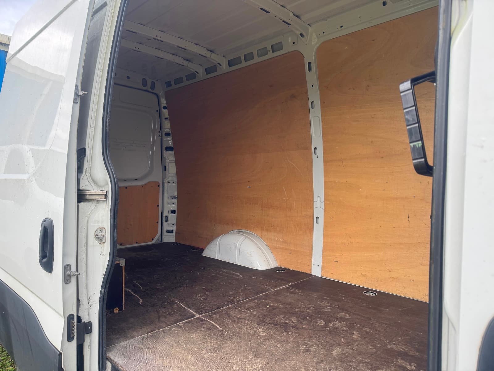 IVECO DAILY GN 35 C 14 V11 H2 QUAD-LEAF BVM6 — photo 9