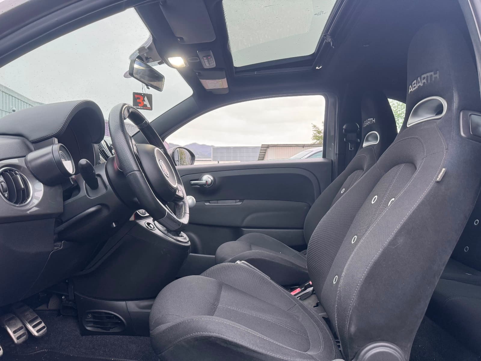ABARTH 500 500 1.4 Turbo T-Jet 145cv BVM5 / Toit Ouvrant / GPS / Uconnect — photo 4