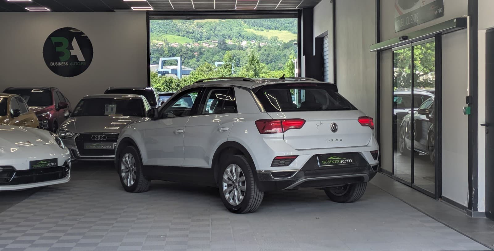VOLKSWAGEN T-ROC 1.0 TSI 115cv Lounge / Camera / GPS / Crit'Air 1 — photo 10