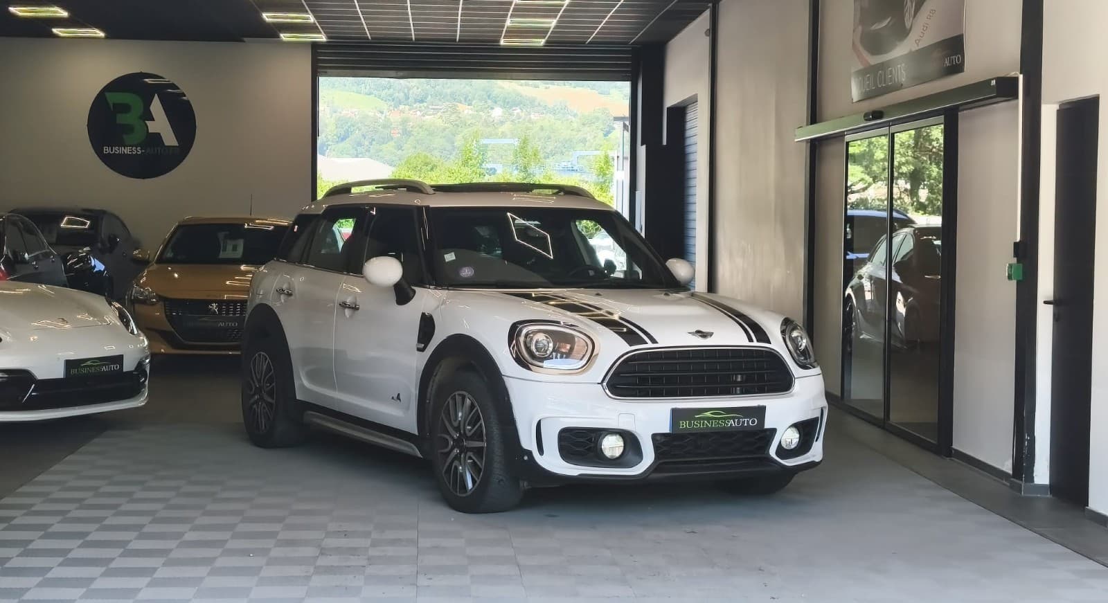 MINI COUNTRYMAN F60 136cv ALL4 BVA8 John Cooper Works / Toit Ouvrant / GPS / Affichage Tete Haute / Camera — photo 2