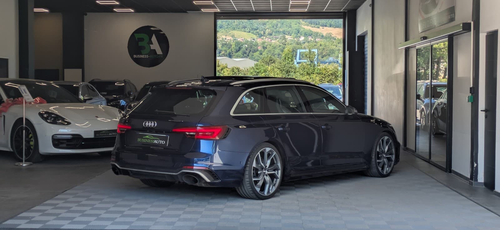 AUDI RS4 2.9 V6 TFSI 450cv Tiptronic 8 / Toit Ouvrant / Pack Carbone / B&O / Camera 360 — photo 9