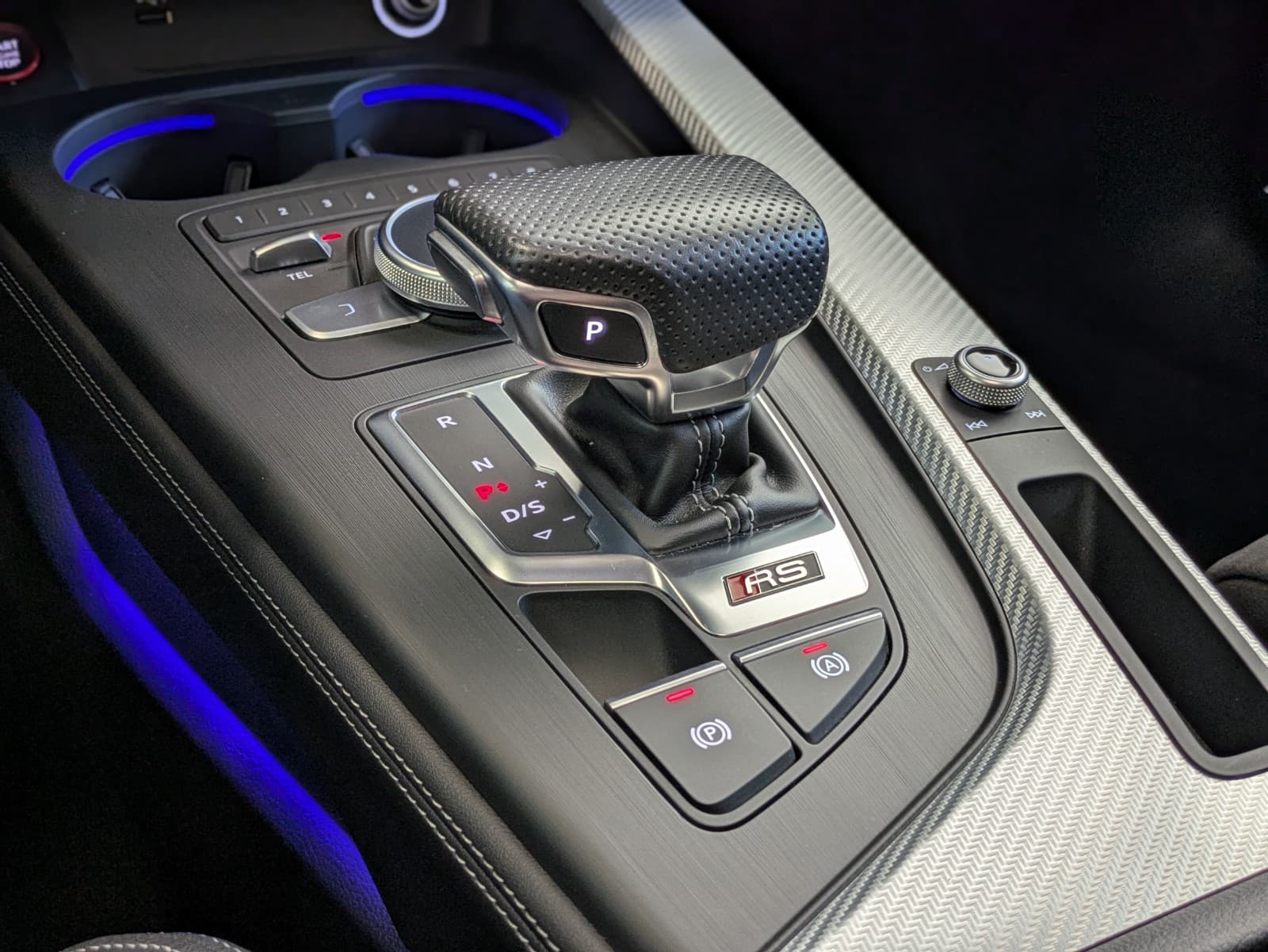 AUDI RS4 2.9 V6 TFSI 450cv Tiptronic 8 / Toit Ouvrant / Pack Carbone / B&O / Camera 360 — photo 12
