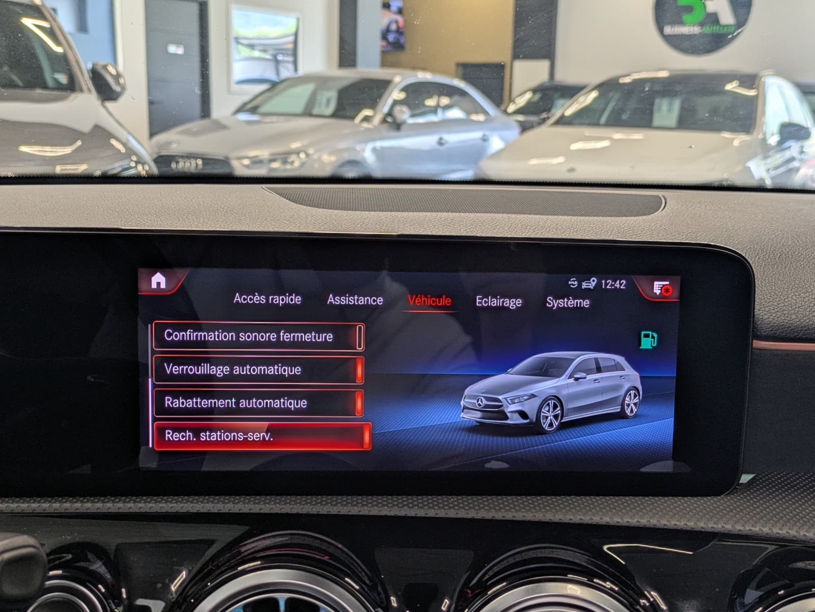 MERCEDES CLASSE A 250 e EQ POWER 8G-DCT AMG Line / Toit Ouvrant / Pack Premium + / Camera — photo 12