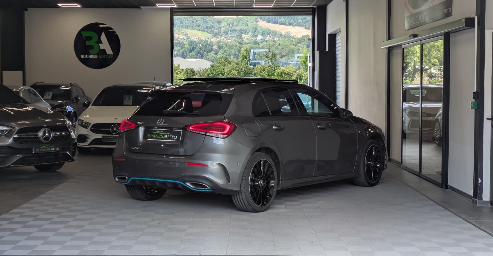 MERCEDES CLASSE A 250 e EQ POWER 8G-DCT AMG Line / Toit Ouvrant / Pack Premium + / Camera — photo 9