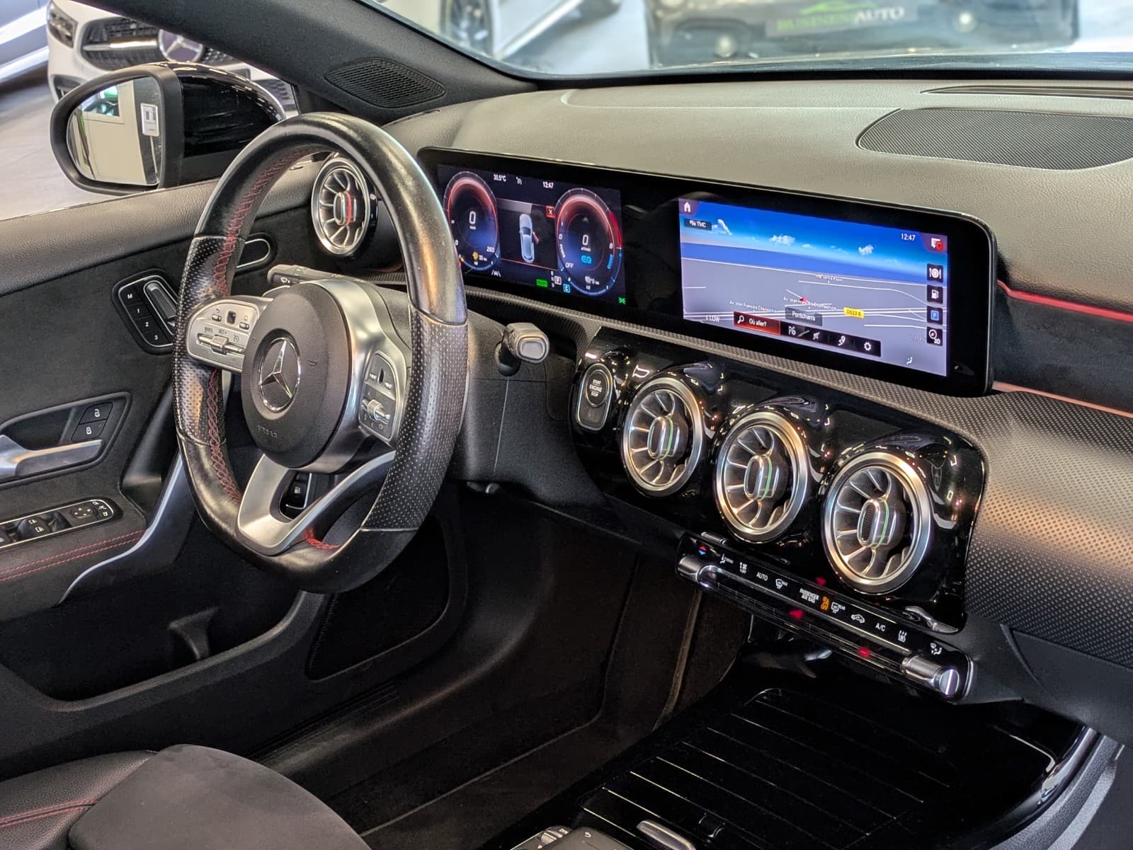 MERCEDES CLASSE A 250 e EQ POWER 8G-DCT AMG Line / Toit Ouvrant / Pack Premium + / Camera — photo 6