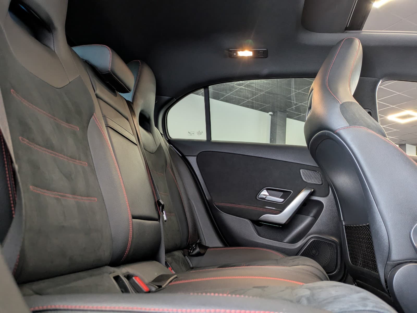 MERCEDES CLASSE A 250 e EQ POWER 8G-DCT AMG Line / Toit Ouvrant / Pack Premium + / Camera — photo 4