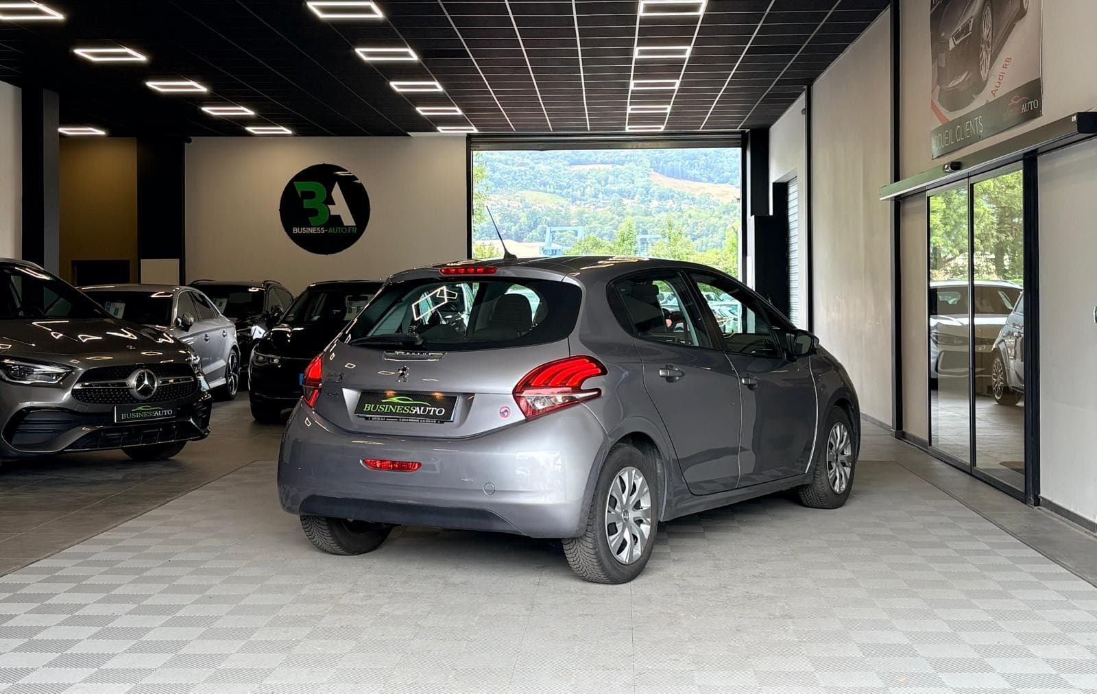PEUGEOT 208 1.5 HDi 100cv S&S BVM6 Active / GPS / 5 Portes / Bluetooth — photo 9