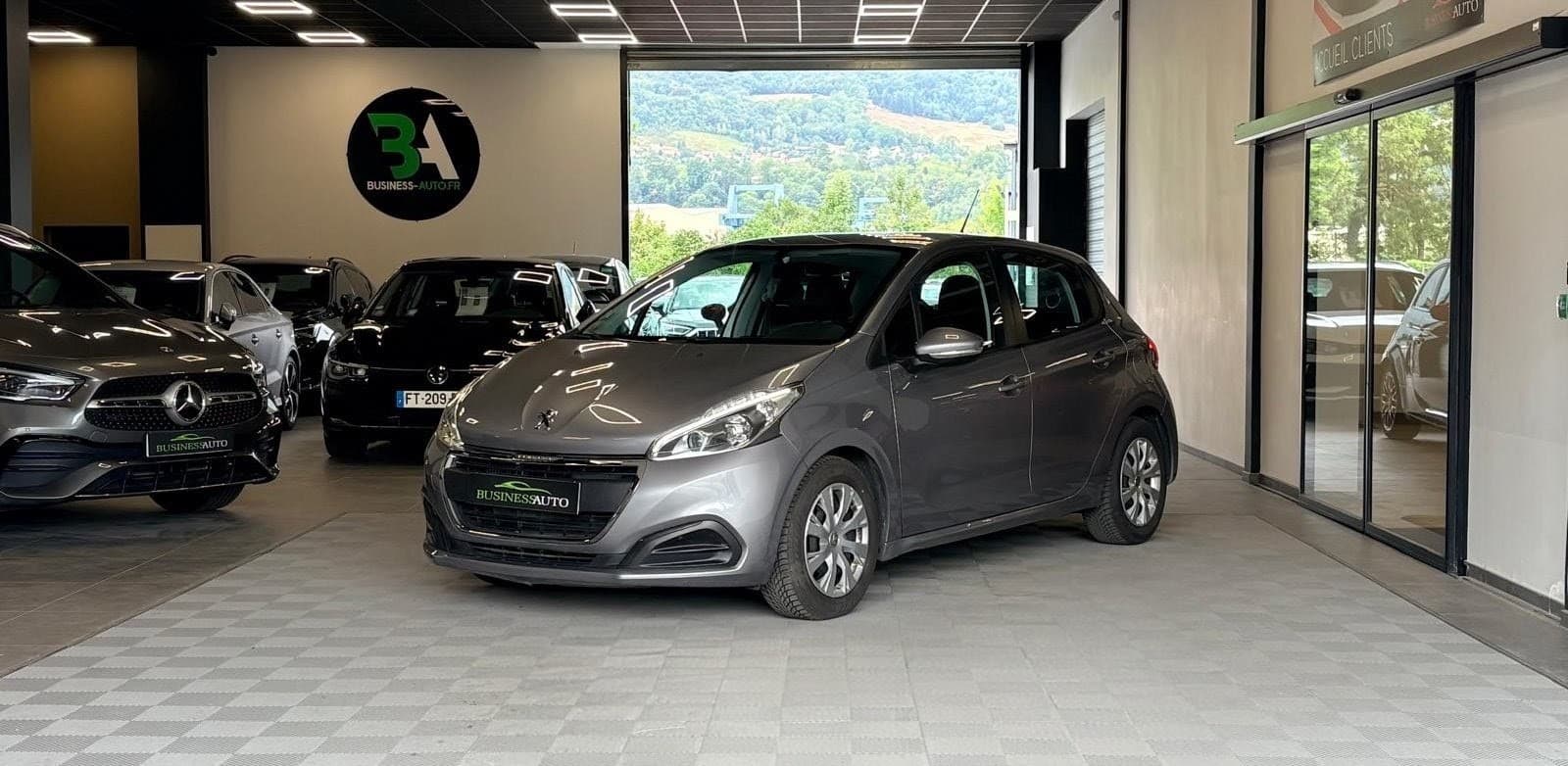PEUGEOT 208 1.5 HDi 100cv S&S BVM6 Active / GPS / 5 Portes / Bluetooth — photo 1