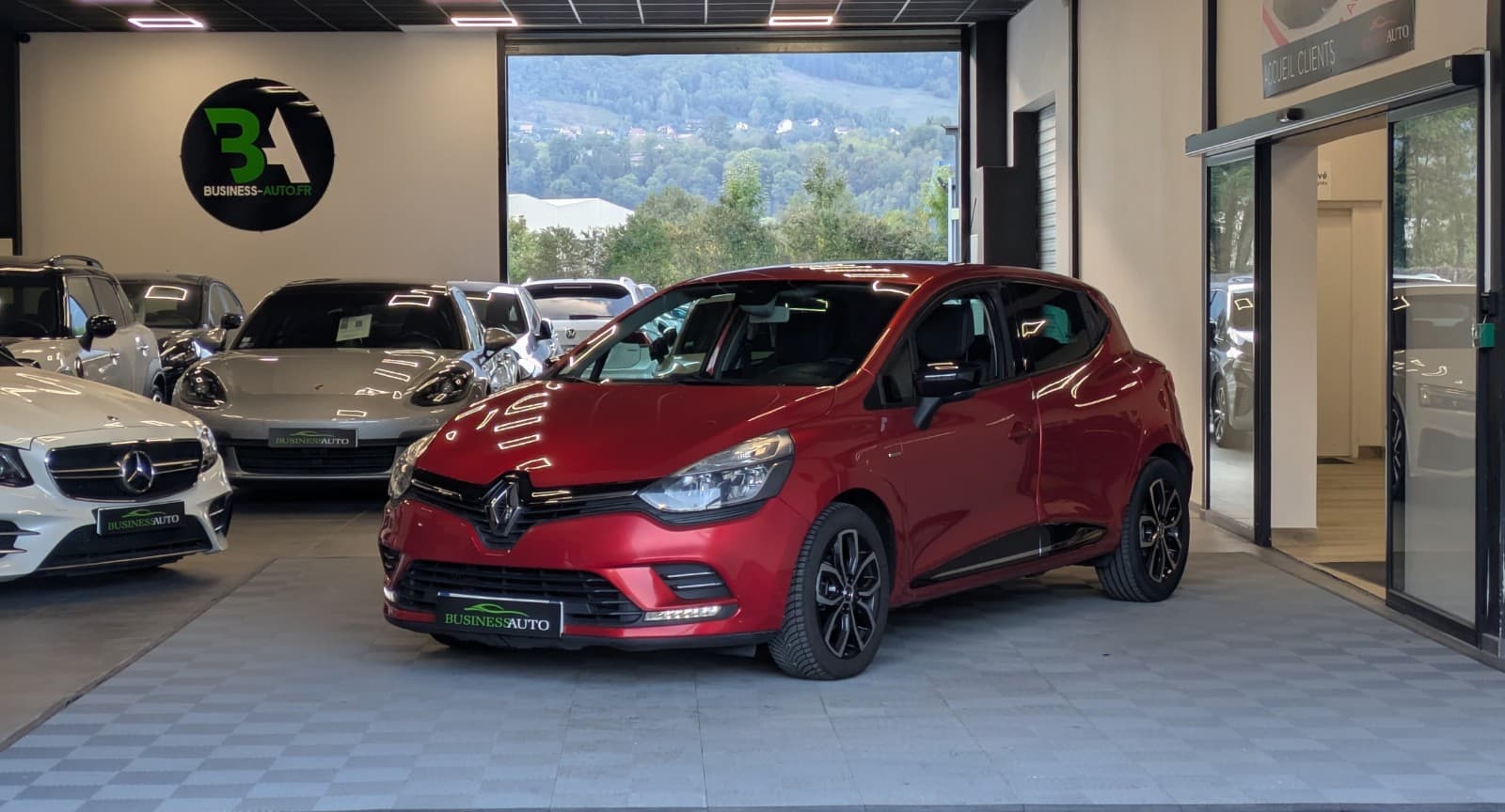 RENAULT CLIO TCe 120 Energy Limited — photo 1
