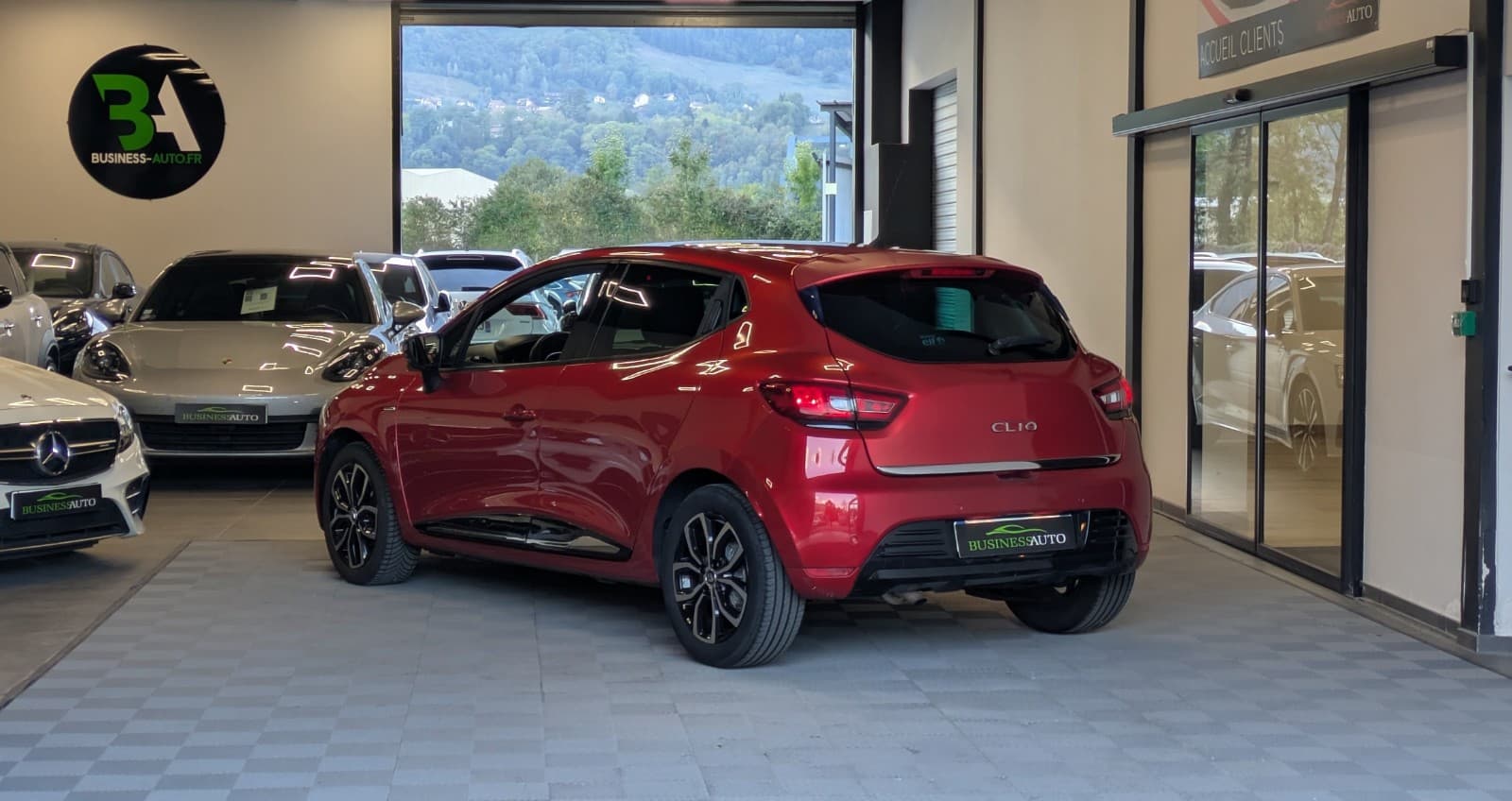 RENAULT CLIO TCe 120 Energy Limited — photo 10