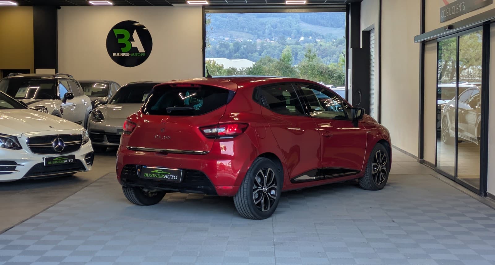 RENAULT CLIO TCe 120 Energy Limited — photo 9