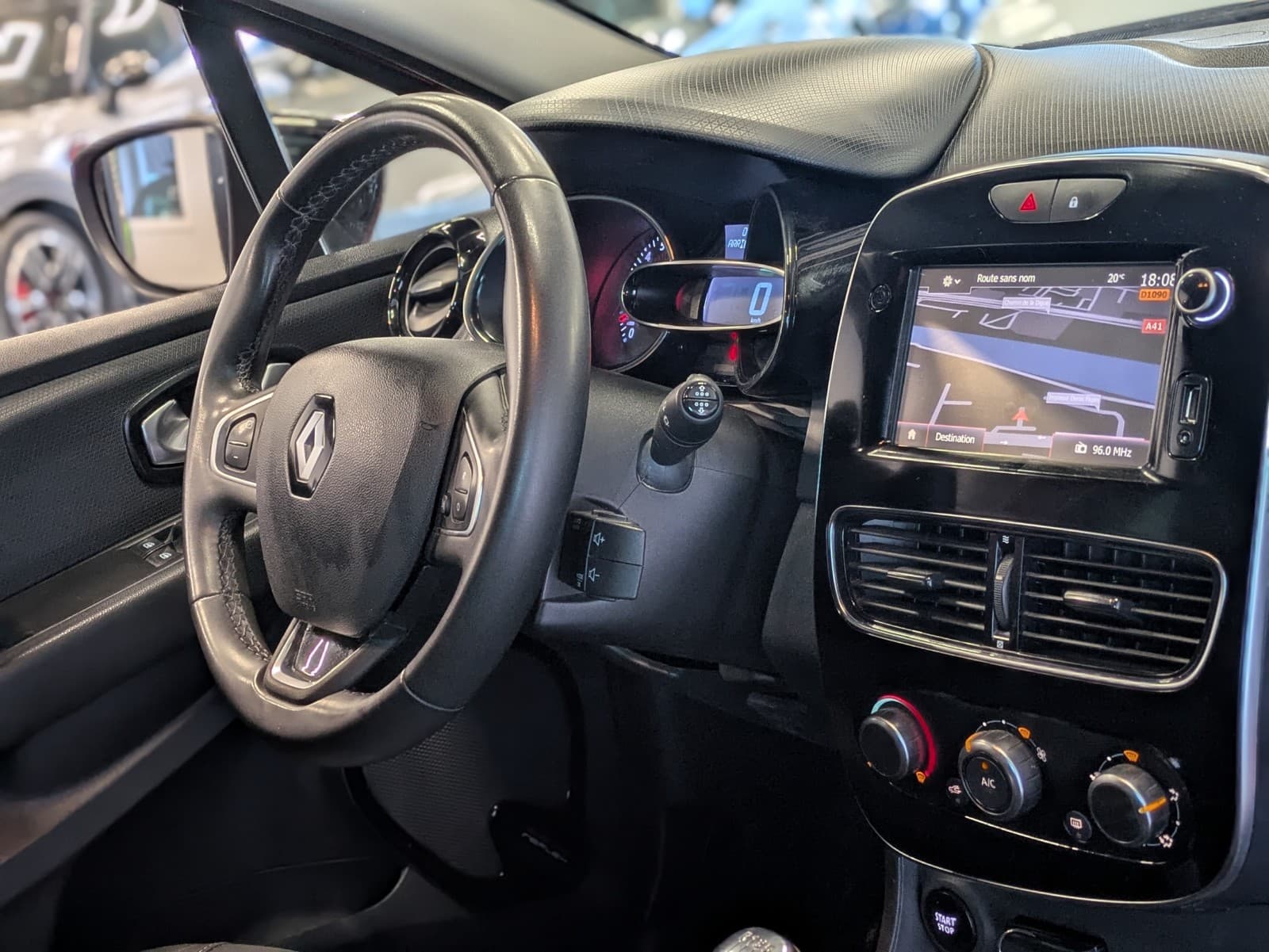 RENAULT CLIO TCe 120 Energy Limited — photo 5