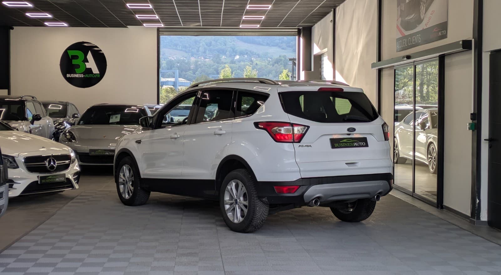 FORD KUGA 1.5 TDCi 120 S&S 4x2 Powershift Titanium — photo 10
