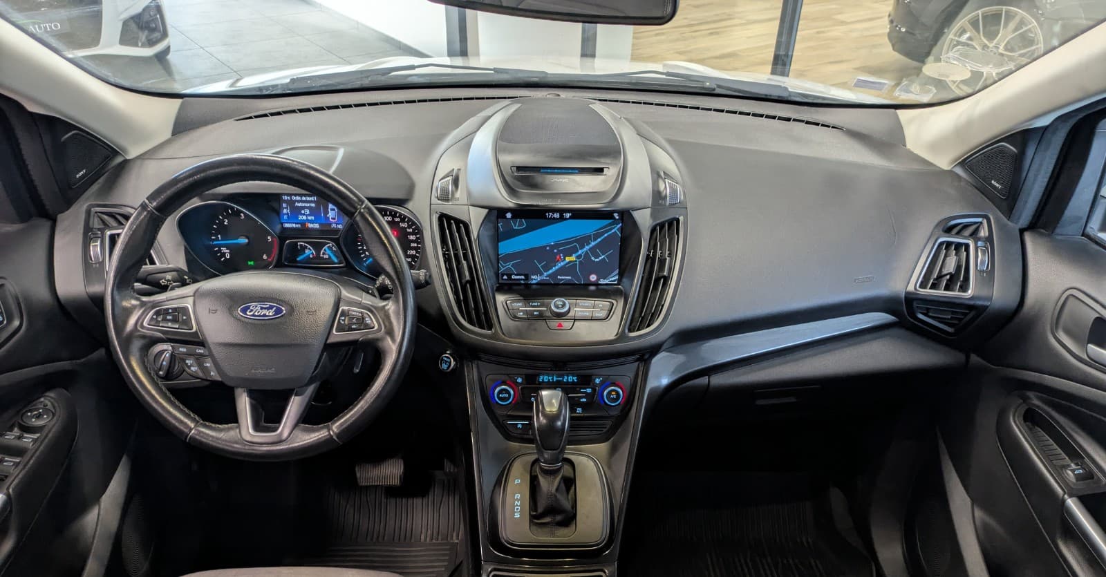 FORD KUGA 1.5 TDCi 120 S&S 4x2 Powershift Titanium — photo 2