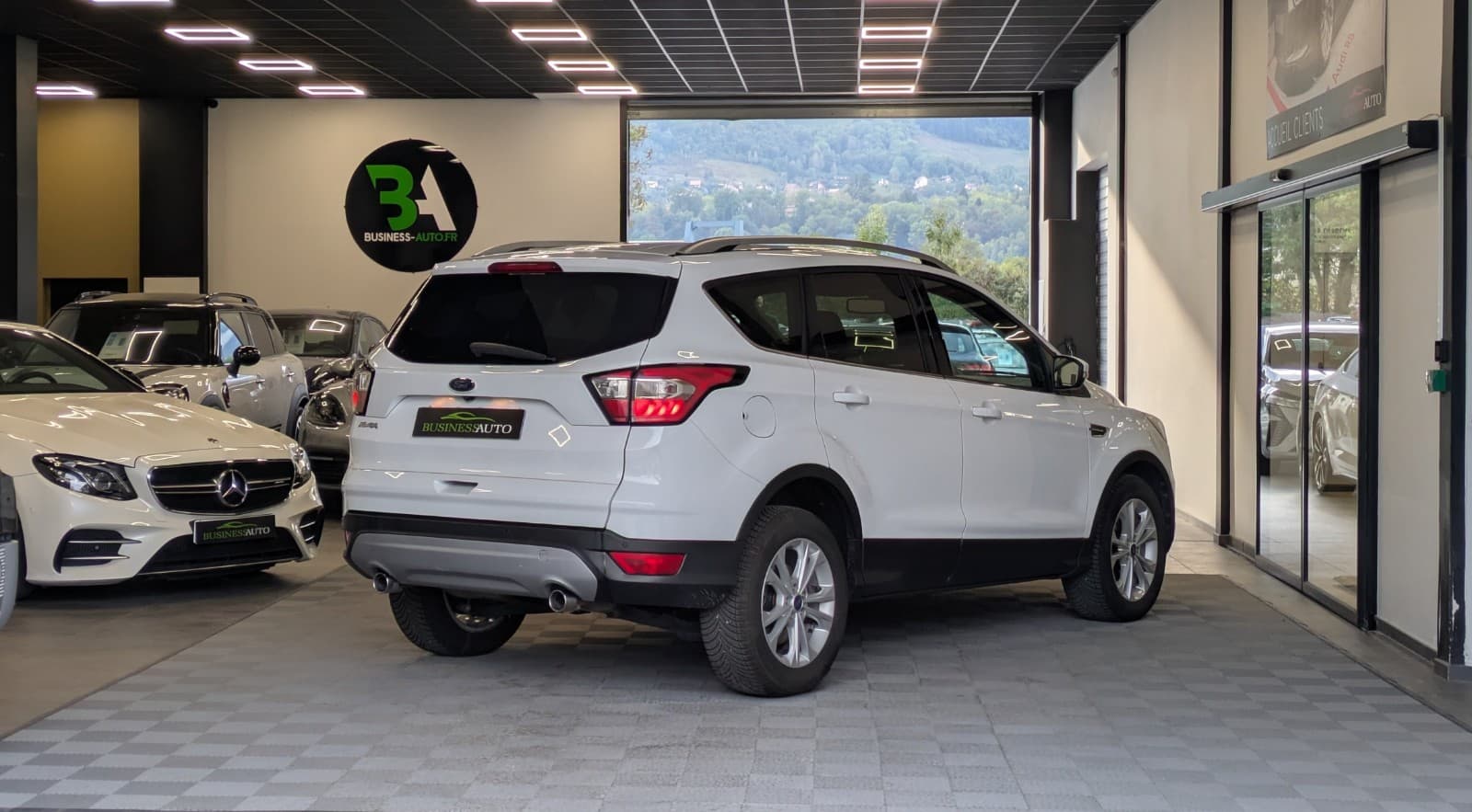 FORD KUGA 1.5 TDCi 120 S&S 4x2 Powershift Titanium — photo 9