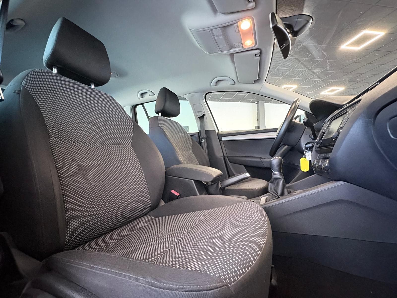 SKODA OCTAVIA 1.6 TDI 110cv Green Tec Business Plus / GPS / ParkPilot / Bluetooth — photo 5