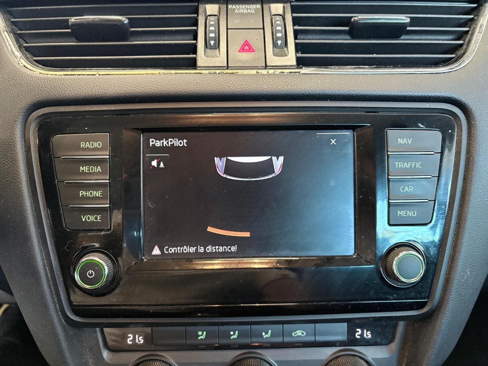 SKODA OCTAVIA 1.6 TDI 110cv Green Tec Business Plus / GPS / ParkPilot / Bluetooth — photo 11