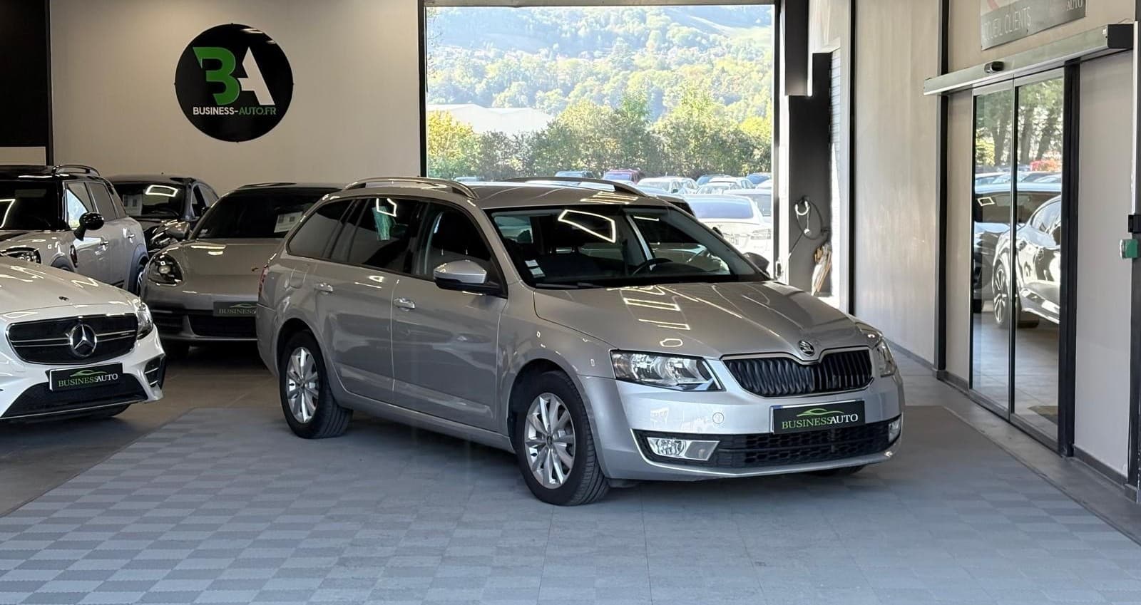 SKODA OCTAVIA 1.6 TDI 110cv Green Tec Business Plus / GPS / ParkPilot / Bluetooth — photo 2