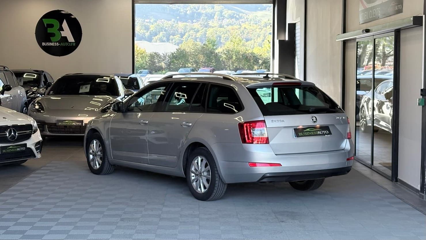 SKODA OCTAVIA 1.6 TDI 110cv Green Tec Business Plus / GPS / ParkPilot / Bluetooth — photo 9