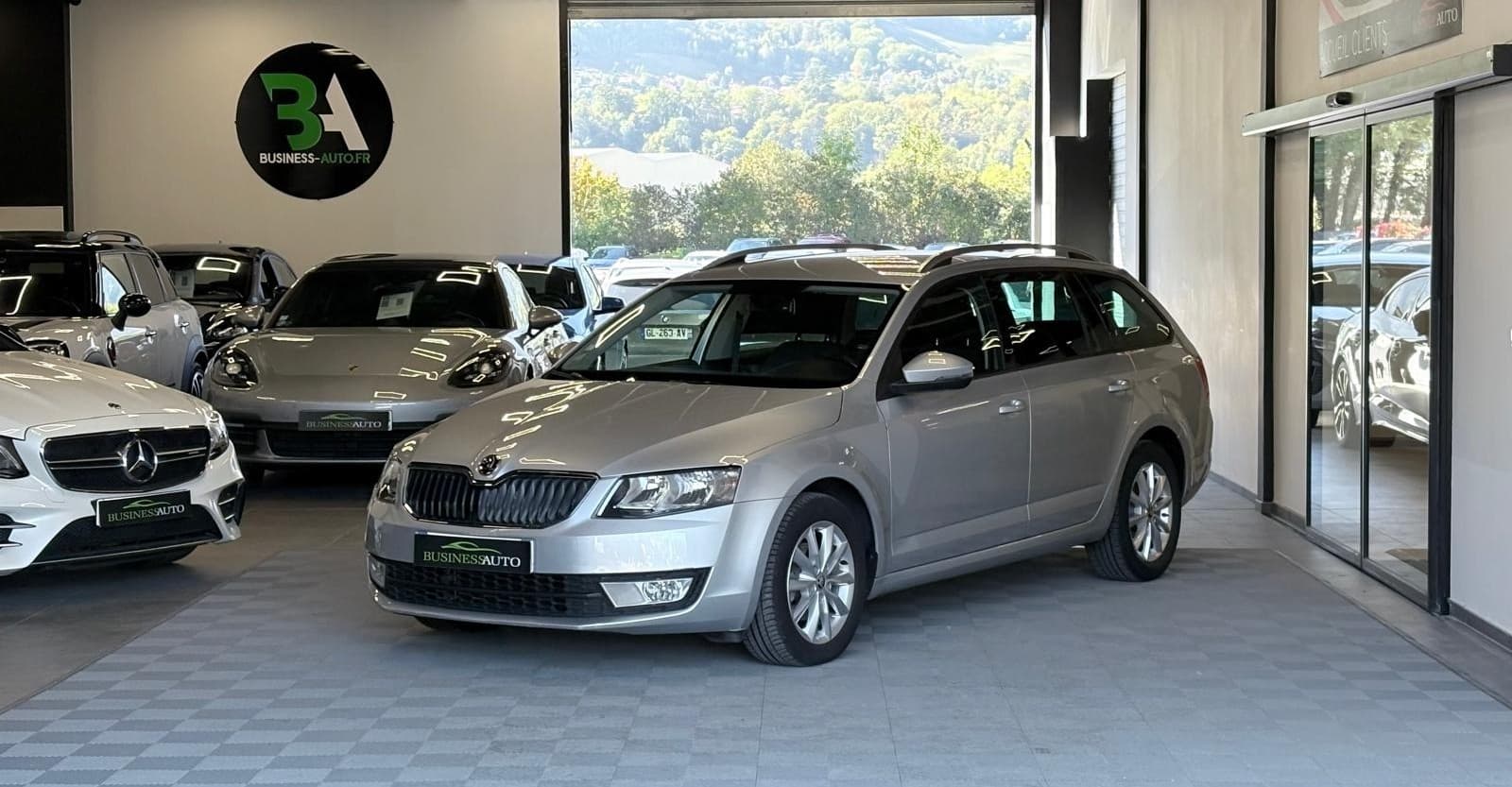 SKODA OCTAVIA 1.6 TDI 110cv Green Tec Business Plus / GPS / ParkPilot / Bluetooth — photo 1