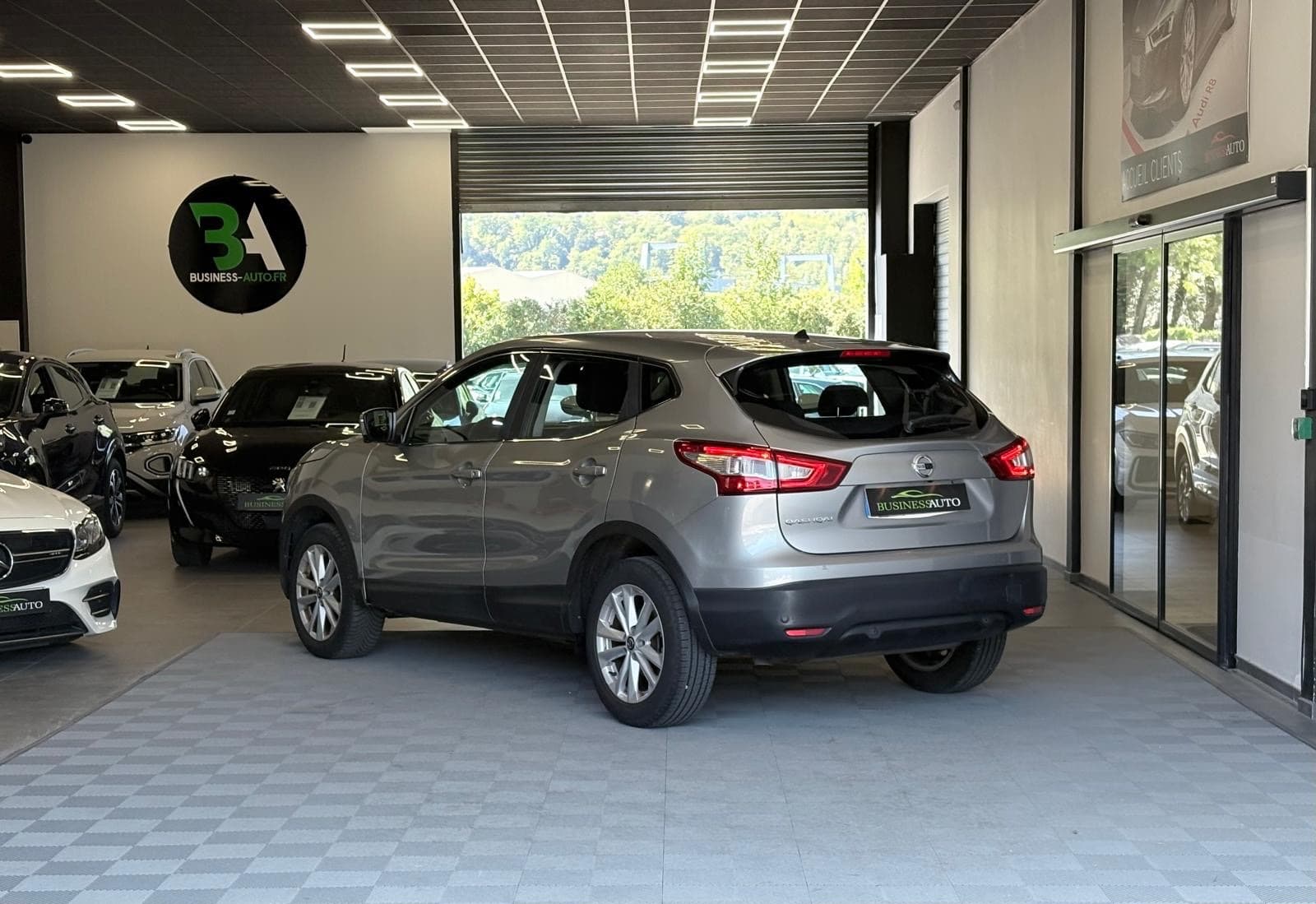 NISSAN QASHQAI 1.5 dCi 110cv Business Edition / GPS / Caméra 360 / Détecteur Lignes Blanches — photo 8