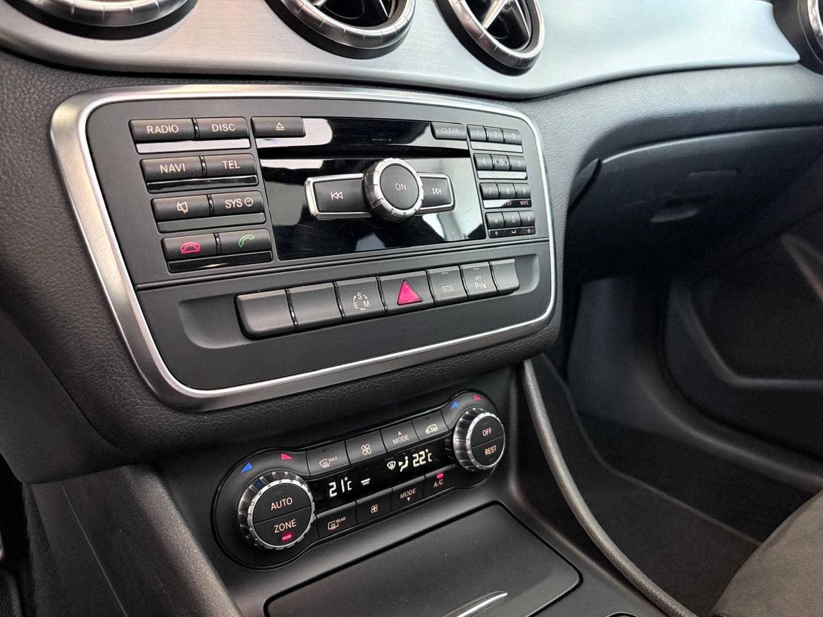 MERCEDES CLASSE CLA 200 156cv Fascination 7-G DCT / Pack AMG / Toit Ouvrant / CarPlay — photo 7