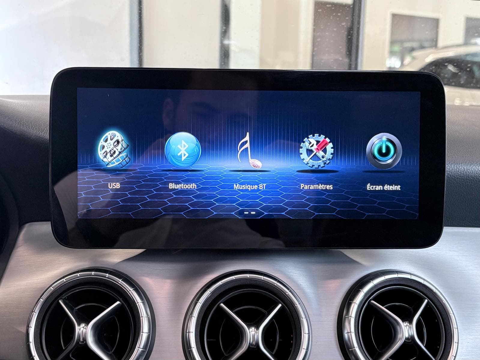 MERCEDES CLASSE CLA 200 156cv Fascination 7-G DCT / Pack AMG / Toit Ouvrant / CarPlay — photo 11