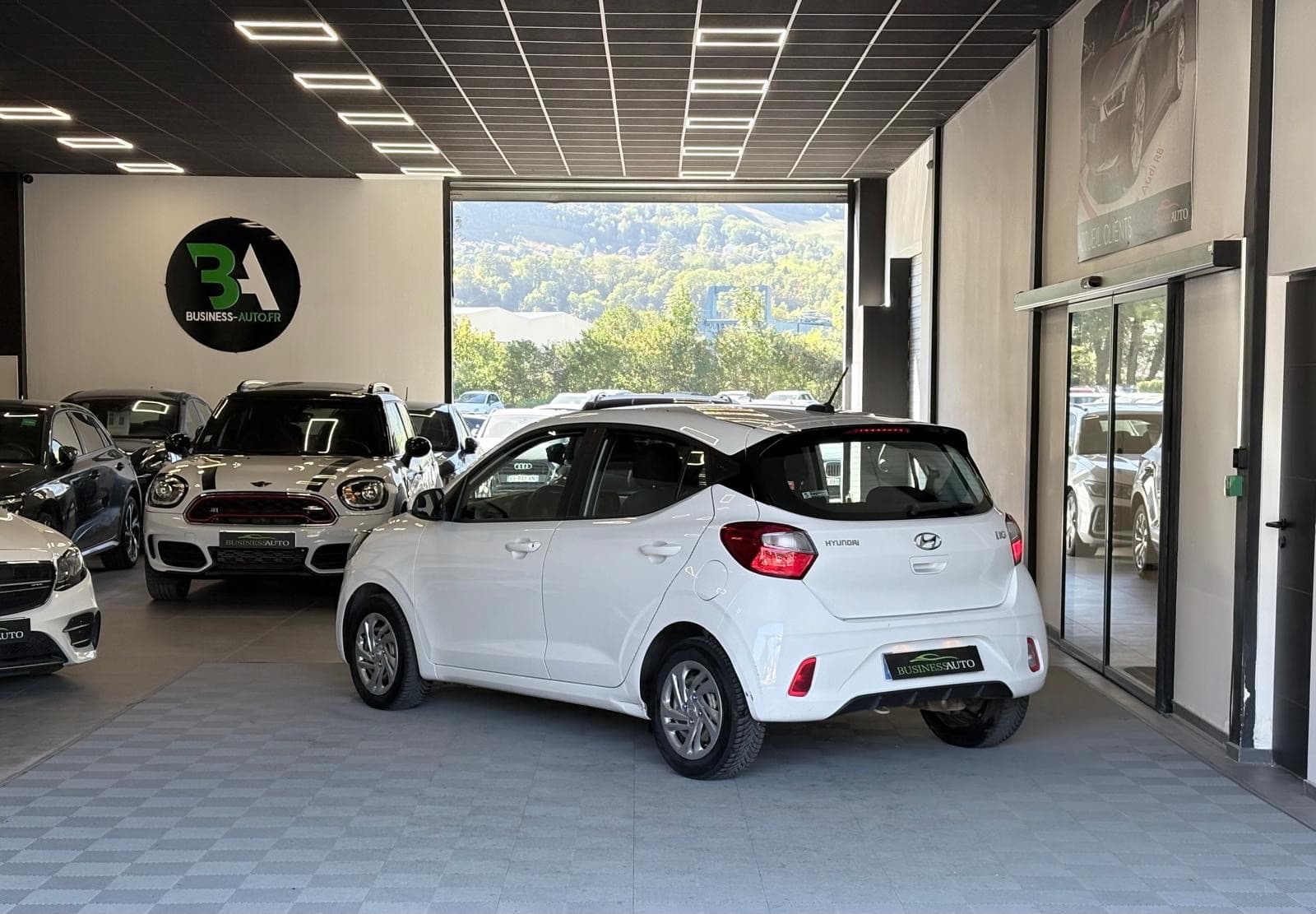 HYUNDAI I10 1.0 66CV BVM5 Initia / 5 Portes / Bluetooth / Détecteur Lignes Blanches — photo 7