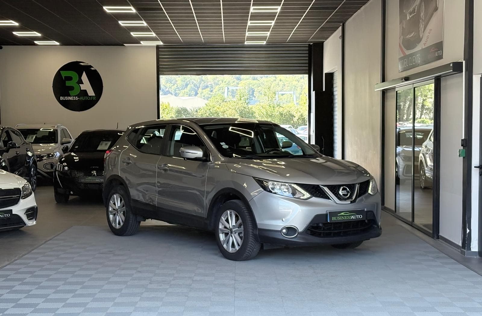 NISSAN QASHQAI 1.5 dCi 110cv Business Edition / GPS / Caméra 360 / Détecteur Lignes Blanches — photo 2