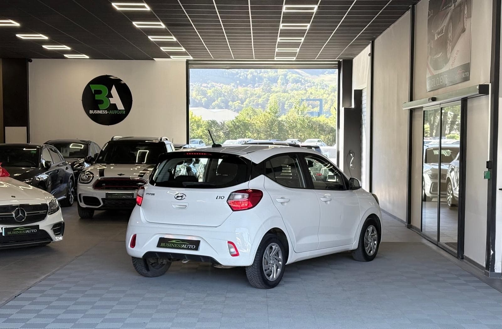 HYUNDAI I10 1.0 66CV BVM5 Initia / 5 Portes / Bluetooth / Détecteur Lignes Blanches — photo 8