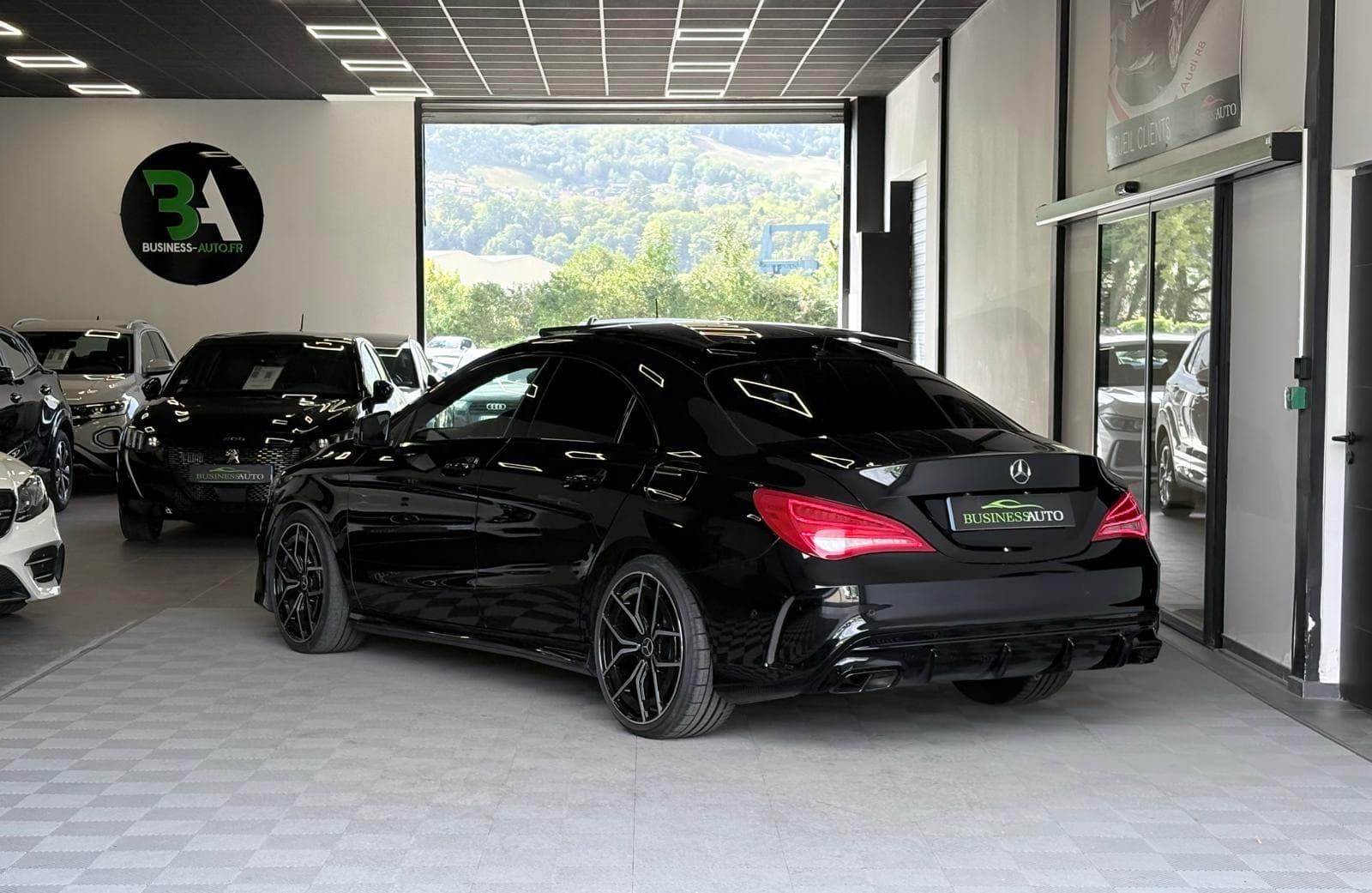 MERCEDES CLASSE CLA 200 156cv Fascination 7-G DCT / Pack AMG / Toit Ouvrant / CarPlay — photo 8