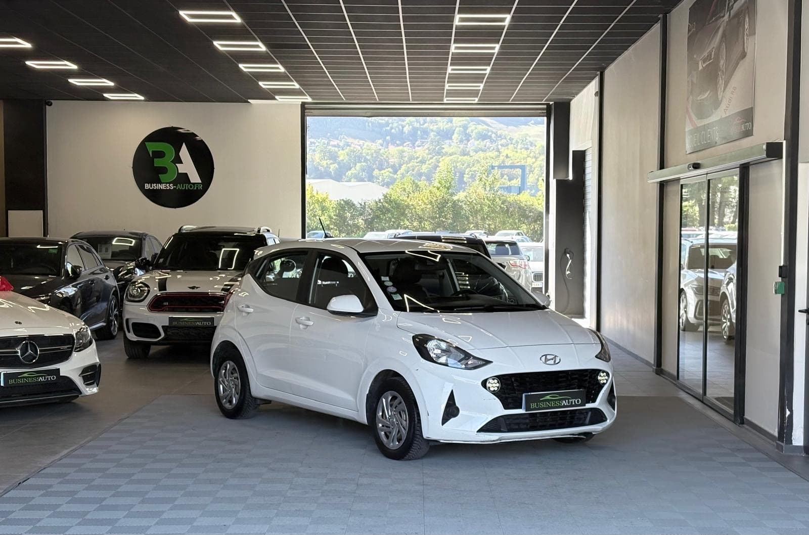 HYUNDAI I10 1.0 66CV BVM5 Initia / 5 Portes / Bluetooth / Détecteur Lignes Blanches — photo 2