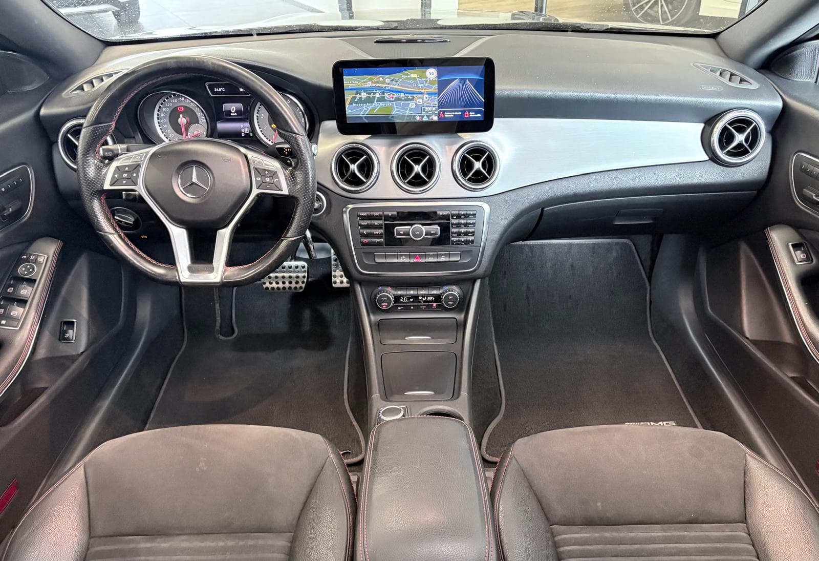 MERCEDES CLASSE CLA 200 156cv Fascination 7-G DCT / Pack AMG / Toit Ouvrant / CarPlay — photo 3