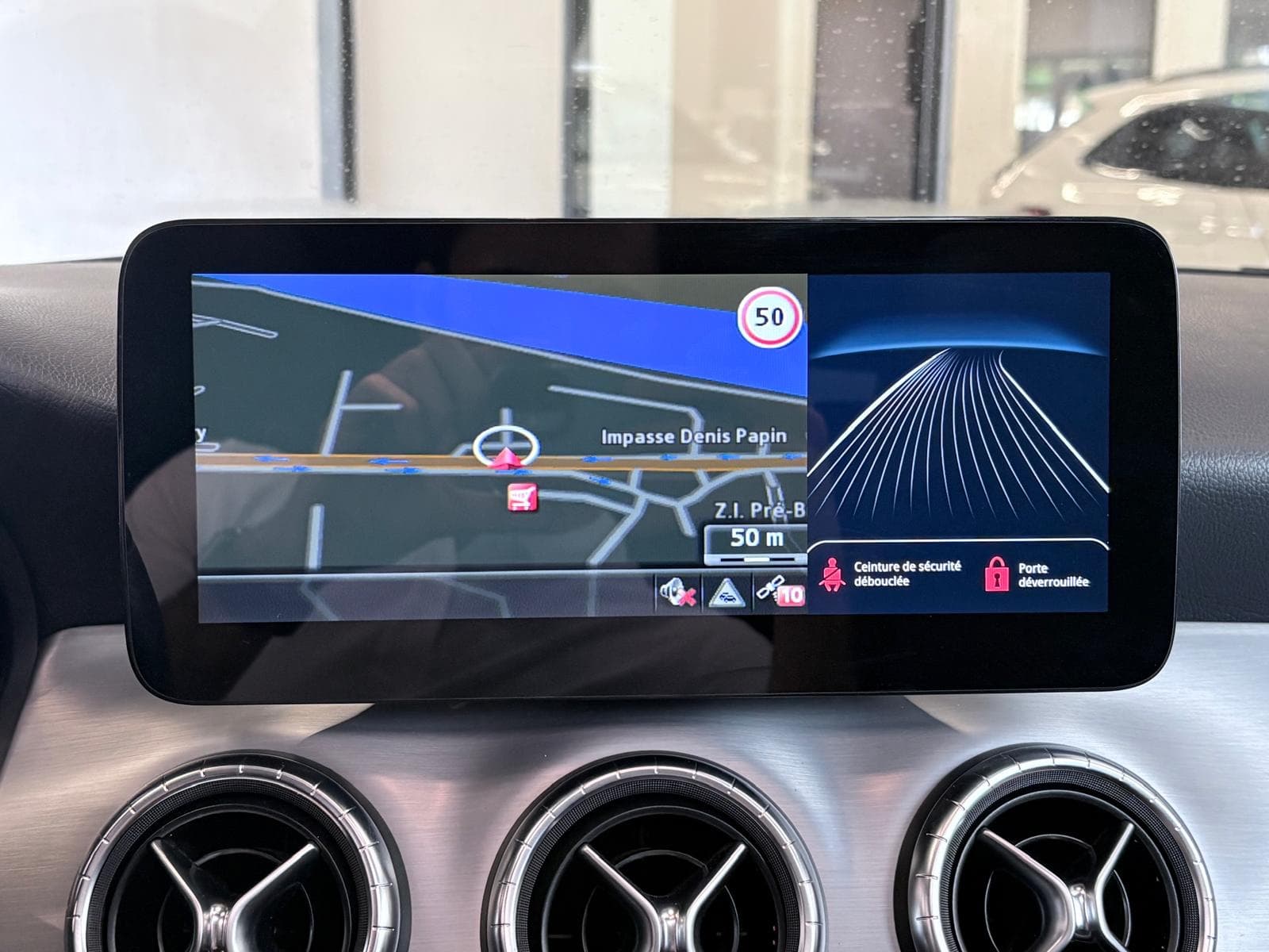 MERCEDES CLASSE CLA 200 156cv Fascination 7-G DCT / Pack AMG / Toit Ouvrant / CarPlay — photo 10