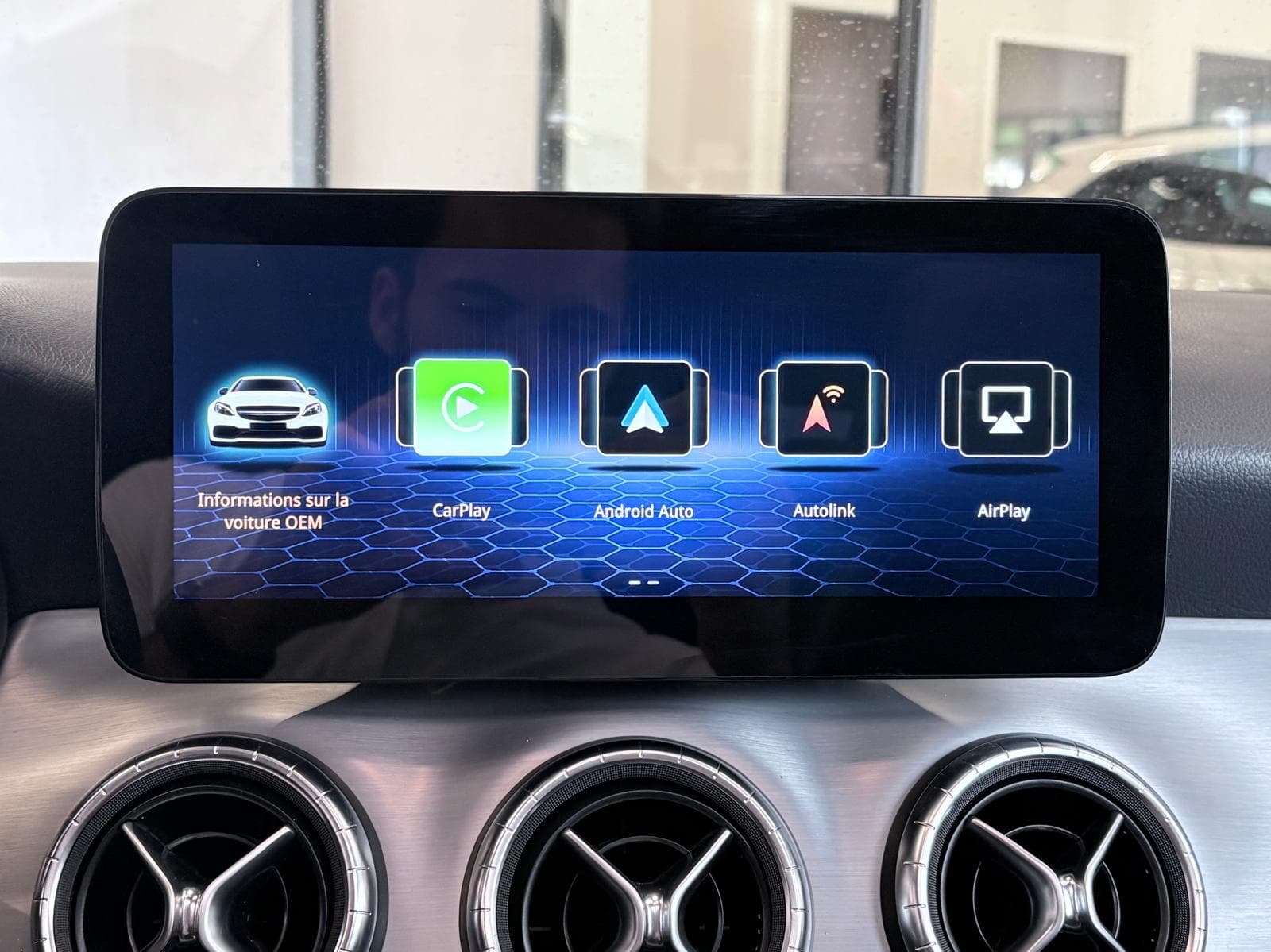 MERCEDES CLASSE CLA 200 156cv Fascination 7-G DCT / Pack AMG / Toit Ouvrant / CarPlay — photo 12