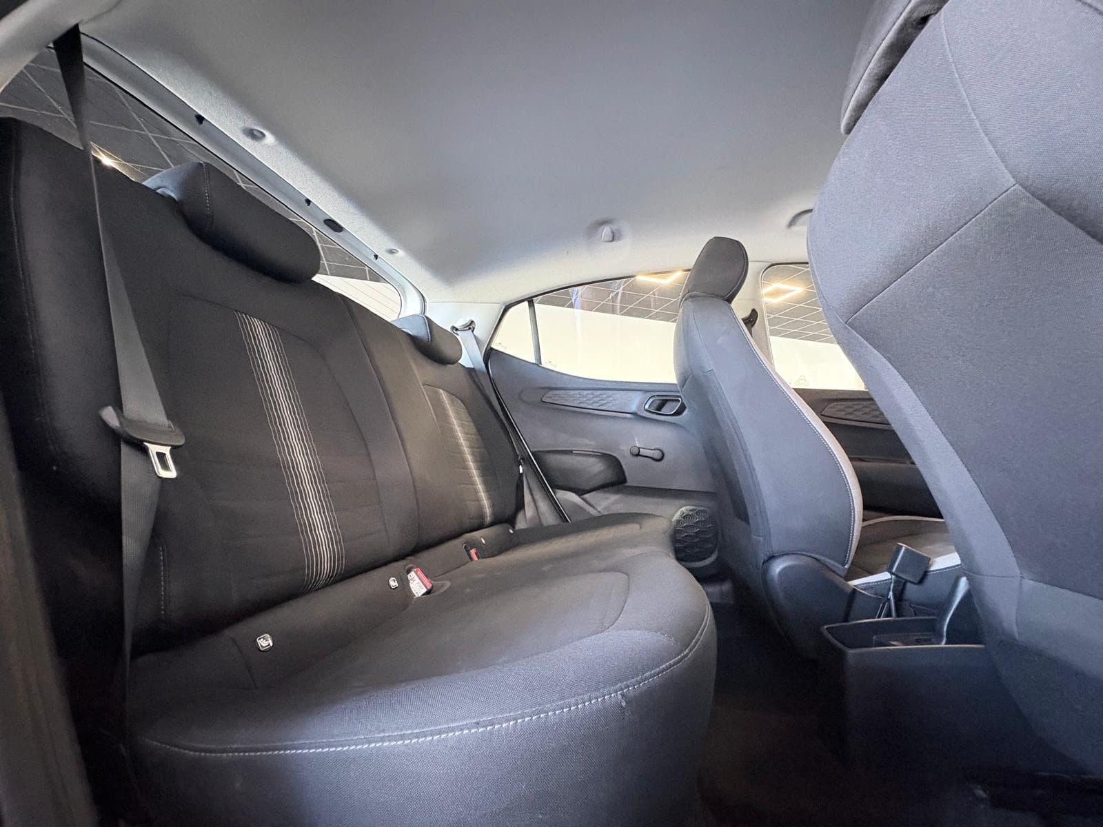 HYUNDAI I10 1.0 66CV BVM5 Initia / 5 Portes / Bluetooth / Détecteur Lignes Blanches — photo 6