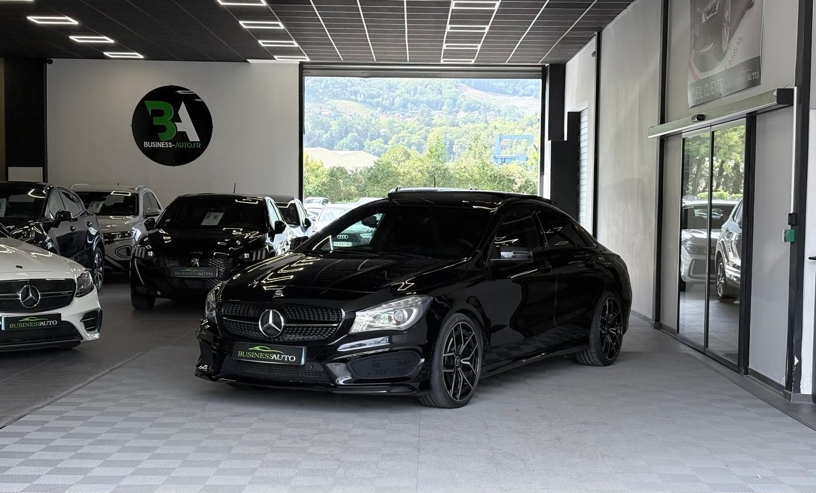 MERCEDES CLASSE CLA 200 156cv Fascination 7-G DCT / Pack AMG / Toit Ouvrant / CarPlay — photo 1