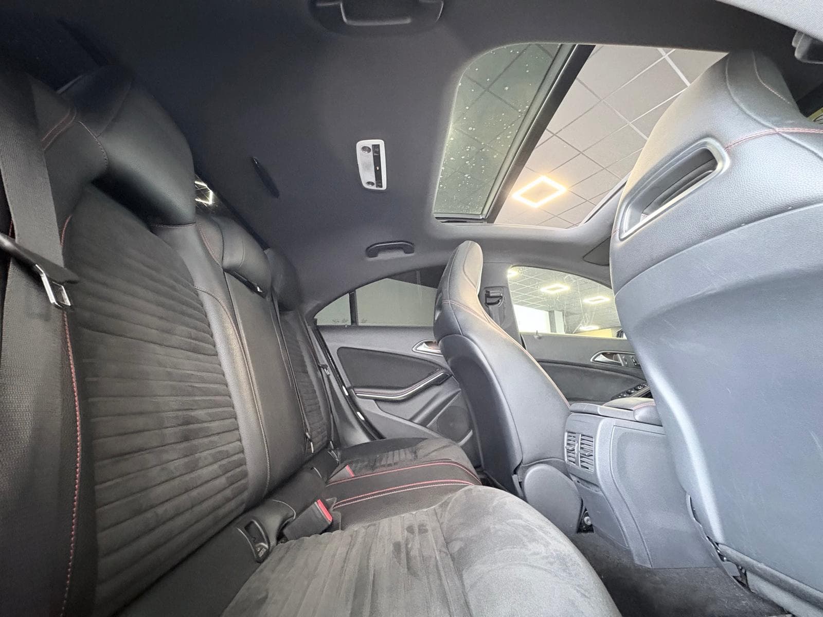 MERCEDES CLASSE CLA 200 156cv Fascination 7-G DCT / Pack AMG / Toit Ouvrant / CarPlay — photo 6